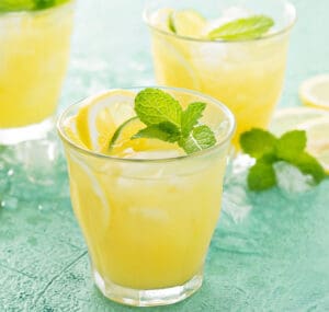 Cocktails made with lemon juice from the bets lemon juicer