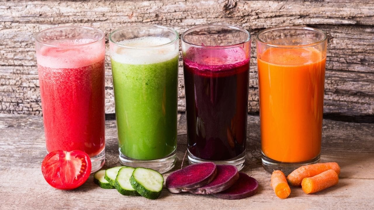 A Guide to Raw Juicing vs. Mass-Marketed Juicing