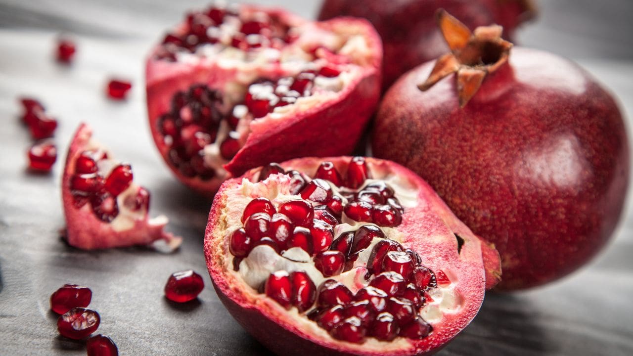 Pro Tips for Juicing Pomegranates With a Juicer